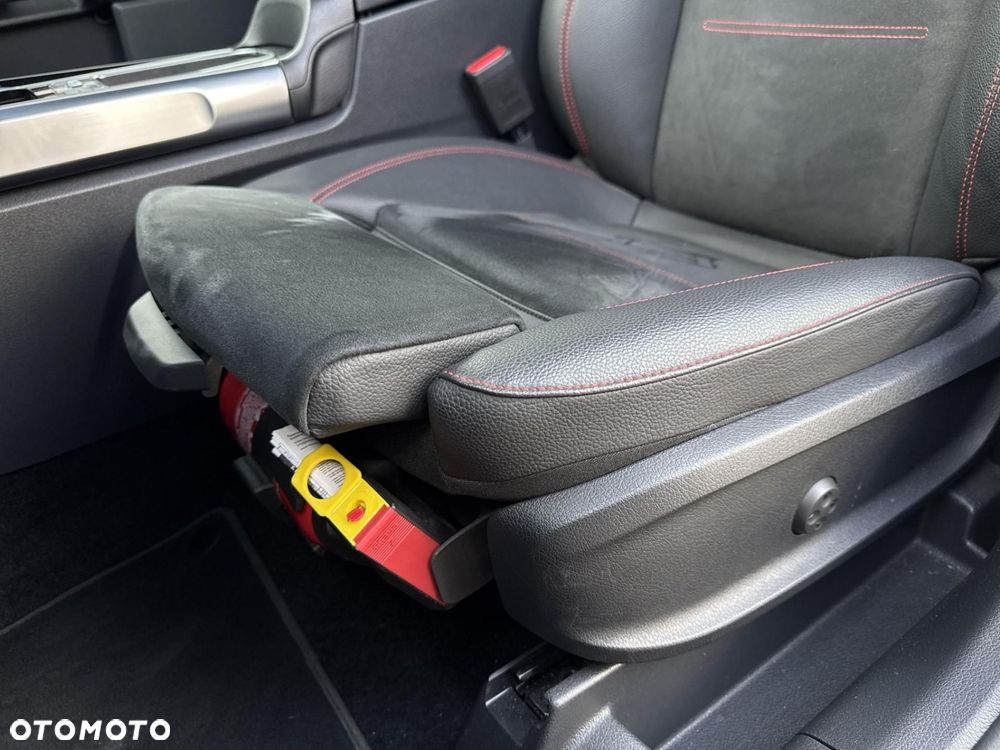 Mercedes-Benz GLB - 12