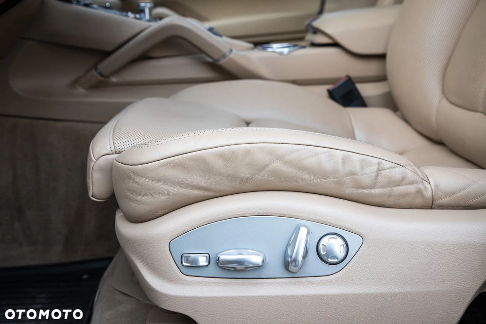 Porsche Cayenne - 34