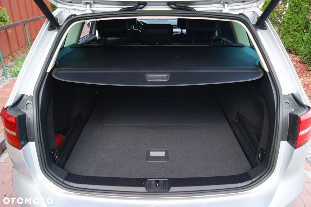 Volkswagen Passat 1.6 TDI SCR DSG Business - 36