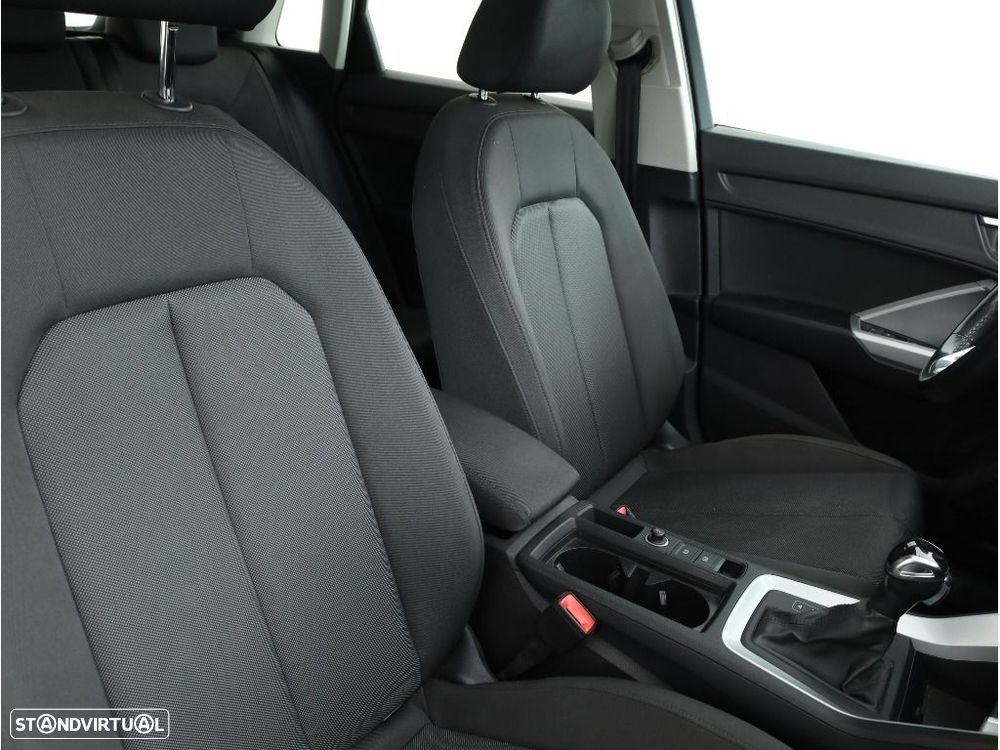 Audi Q3 45 TFSIe S tronic - 16