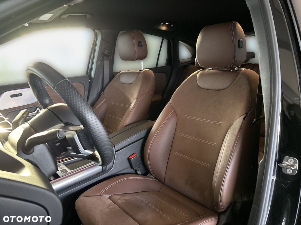 Mercedes-Benz GLA - 16