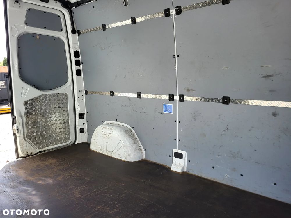 Mercedes-Benz Sprinter - 15