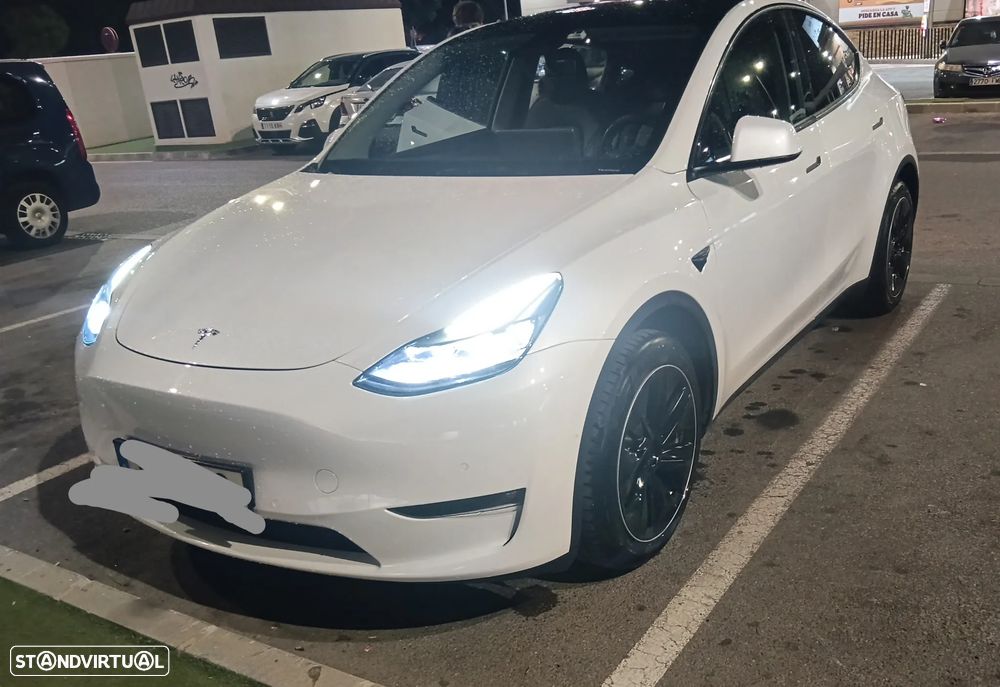 Tesla Model Y - 1