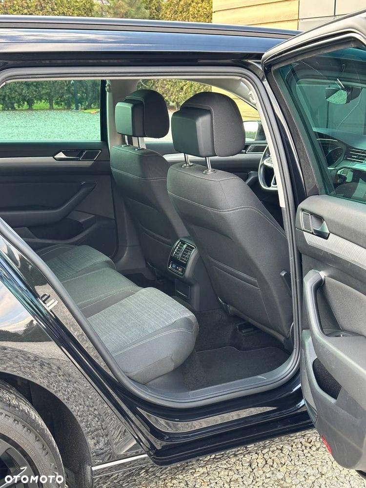 Volkswagen Passat - 10