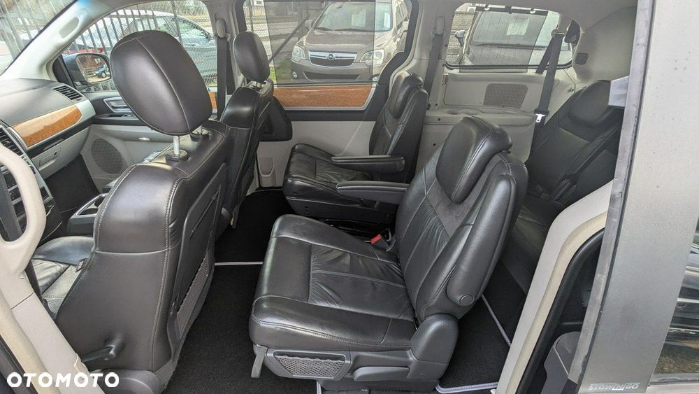 Chrysler Grand Voyager - 14