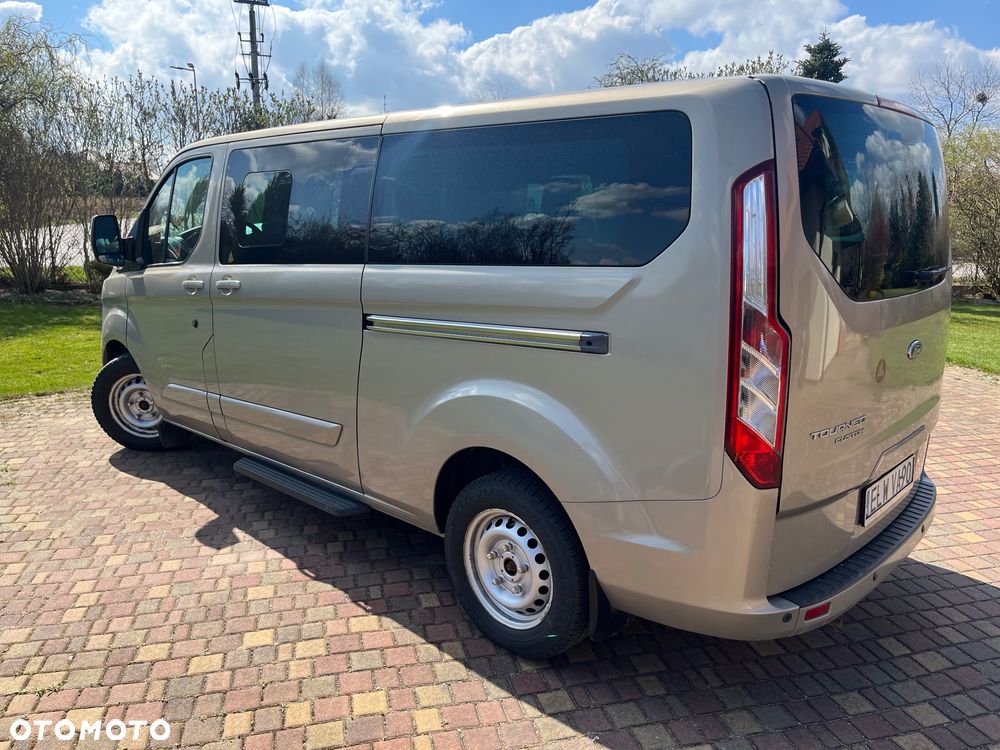 Ford Tourneo Custom - 8