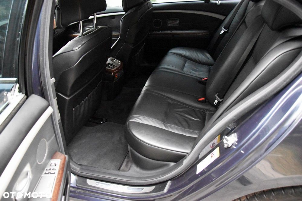 BMW Seria 7 740i - 8