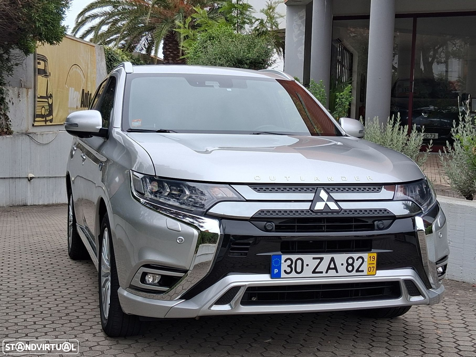Mitsubishi Outlander 2.4 PHEV Intense - 9
