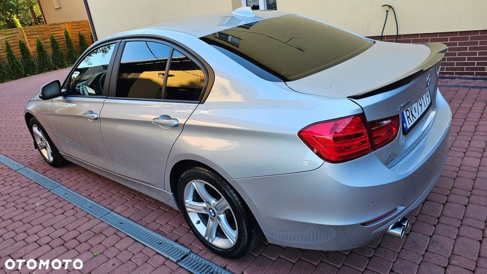 BMW Seria 3 328i xDrive Sport-Aut Sport Line - 27