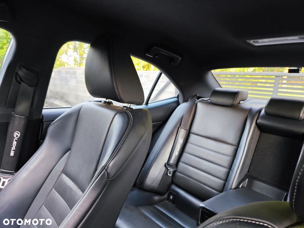 Lexus IS 300h F Sport - 14