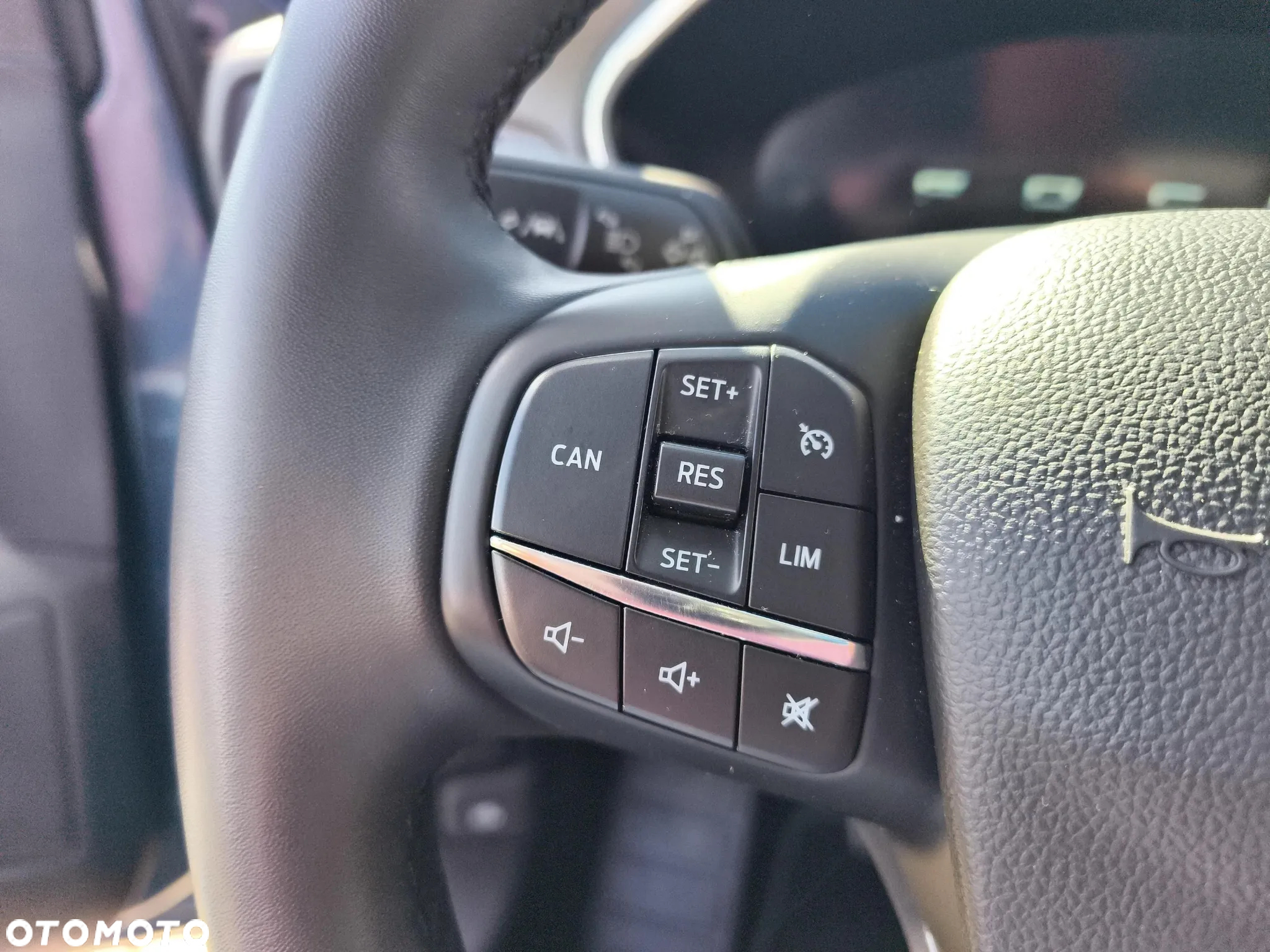 Ford Focus 1.0 EcoBoost Titanium X - 23