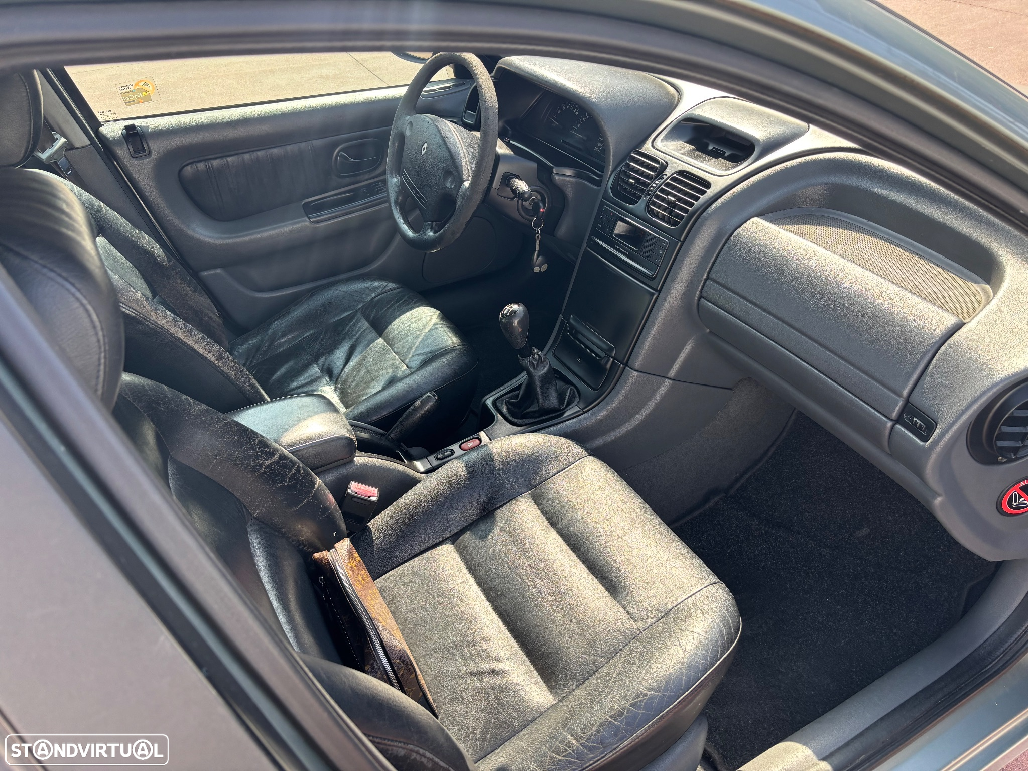 Renault Laguna 2.2 DT RT - 2