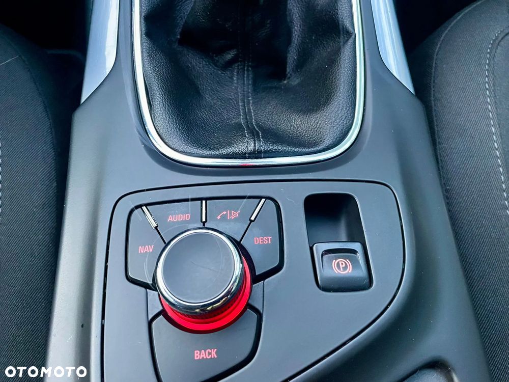 Opel Insignia - 17