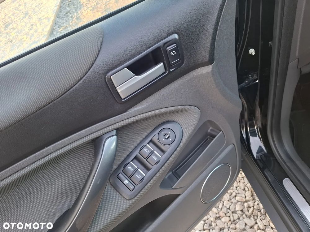 Ford Kuga 2.0 TDCi 2x4 Titanium - 14