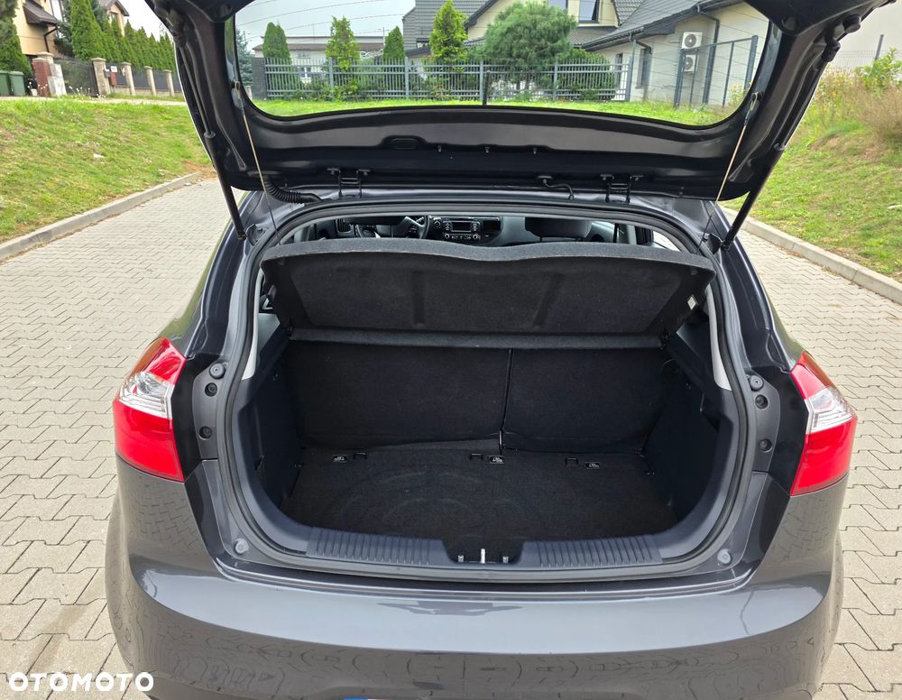 Kia Rio - 11