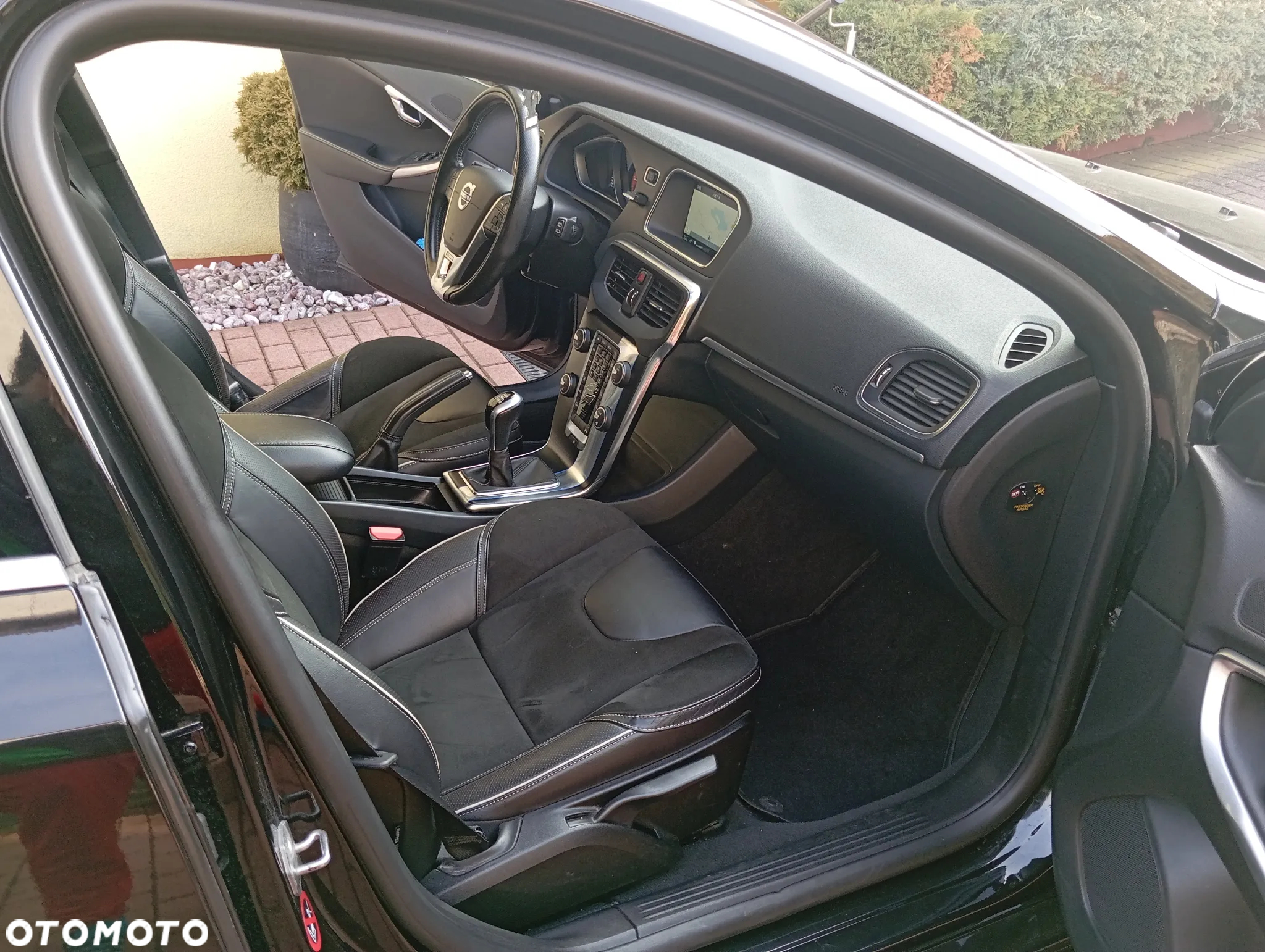 Volvo V40 D2 Drive-E R-Design Momentum - 11