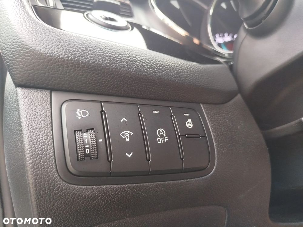 Kia Ceed 1.6 CRDi 128 Dream-Team Edition - 19