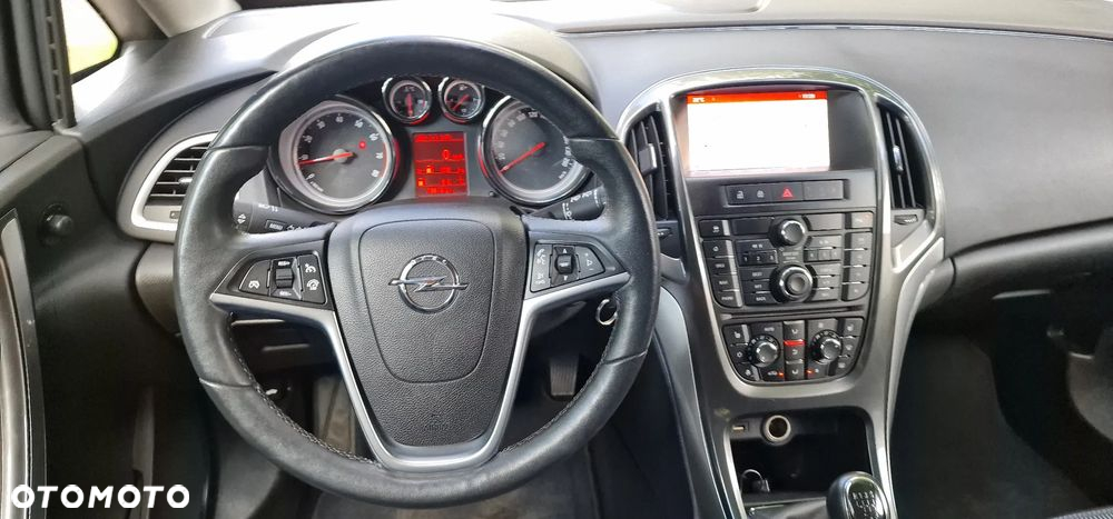 Opel Astra 1.4 Turbo Cosmo - 28