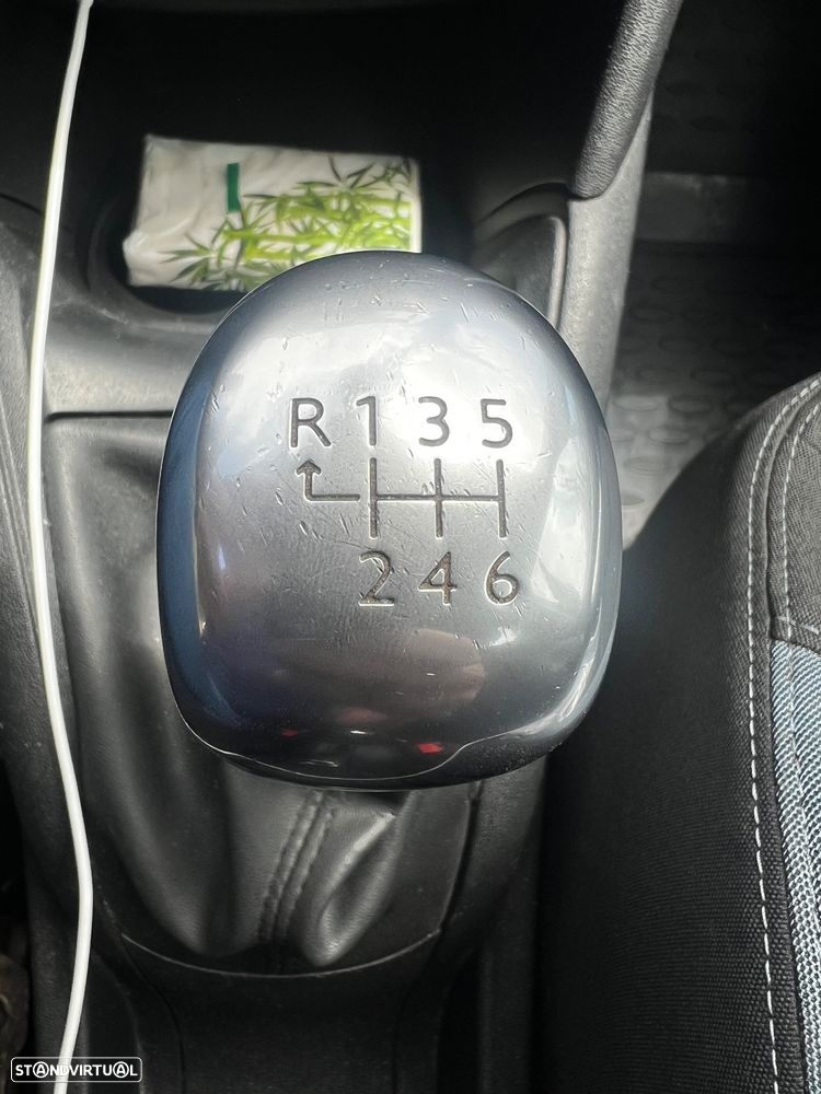Peugeot 208 - 11