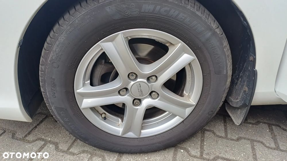 Toyota Auris 1.33 VVT-i Active - 28