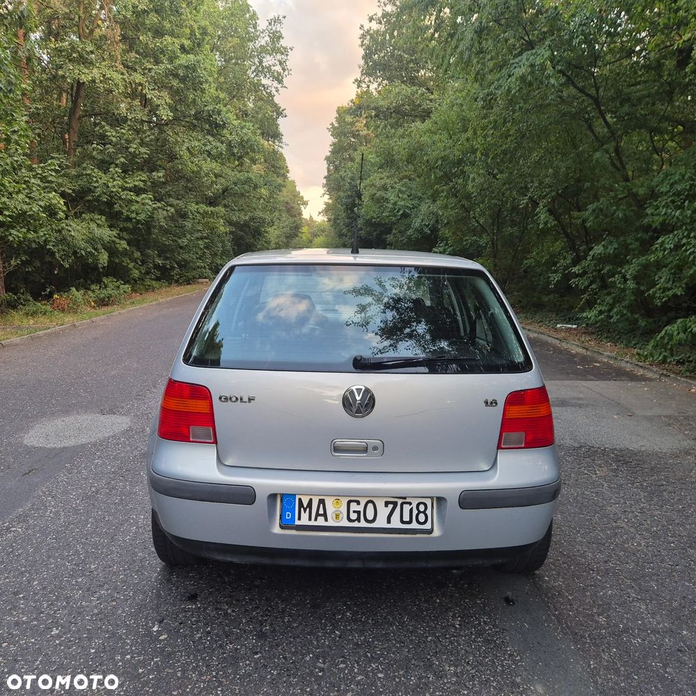 Volkswagen Golf 1.6 - 6