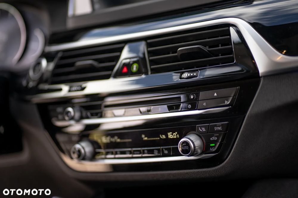 BMW Seria 5 520d Luxury Line sport - 40