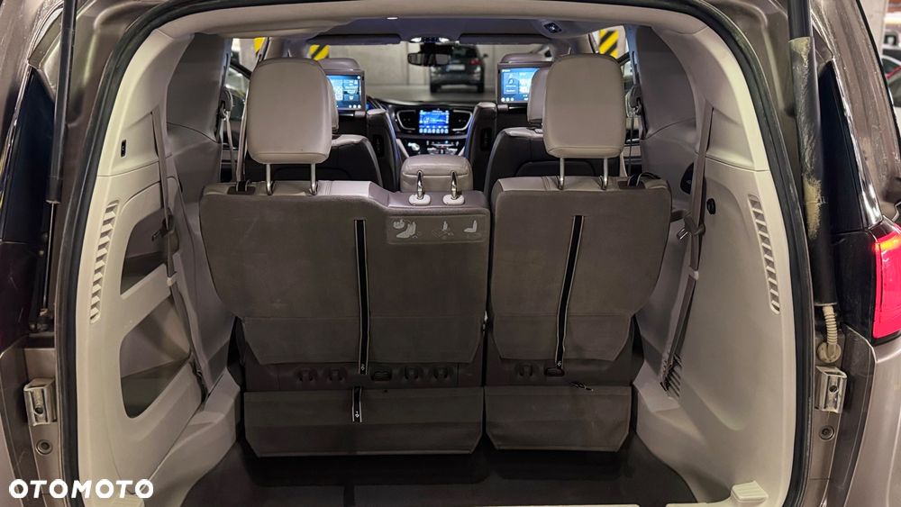 Chrysler Pacifica - 13