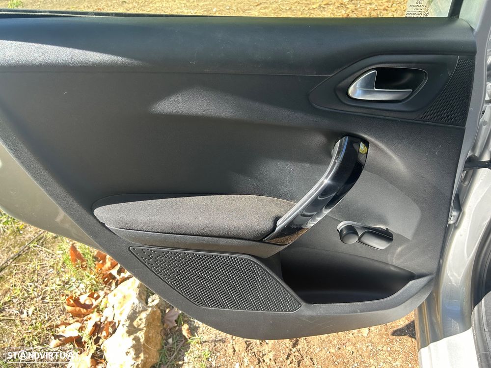 Peugeot 208 1.2 PureTech Allure - 6