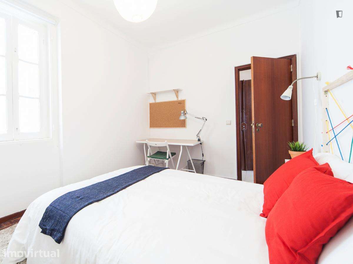 Quarto - localizado em Anjos Lisbon - Grande imagem: 2/18