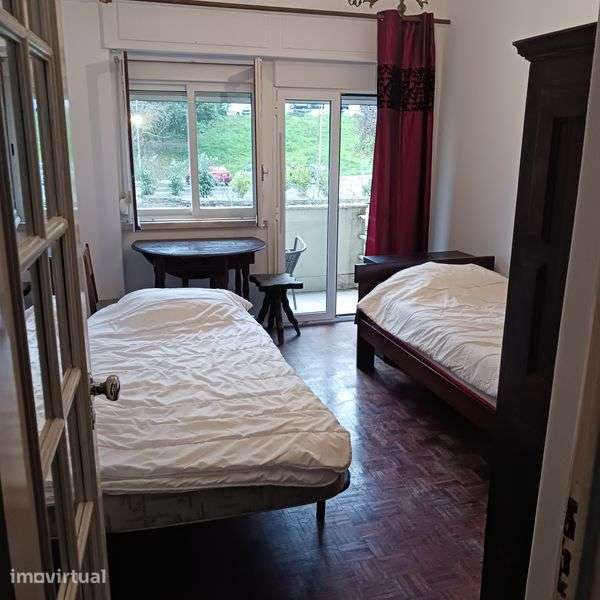 Bom apartamento, para 7 pessoas, T4, mobilado e equipado - Grande imagem: 5/12