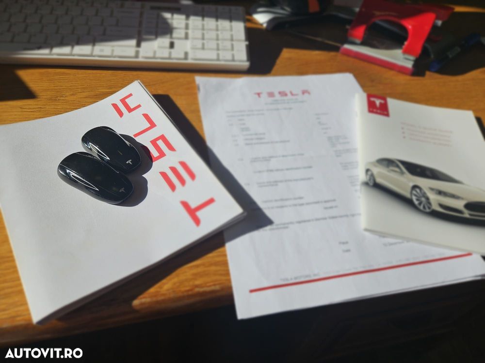 Tesla Model S - 17