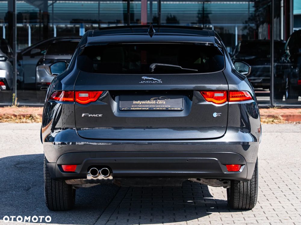 Jaguar F-Pace 20d Prestige - 18
