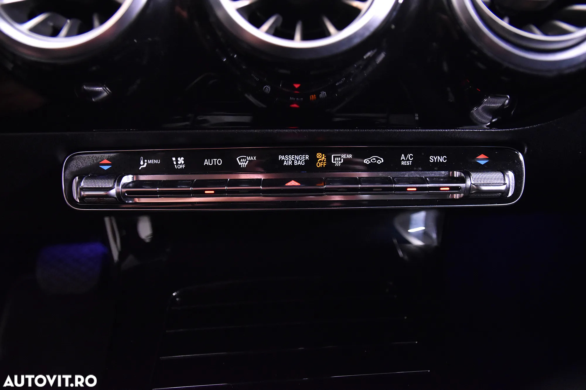 Mercedes-Benz CLA 180 7G-DCT - 18