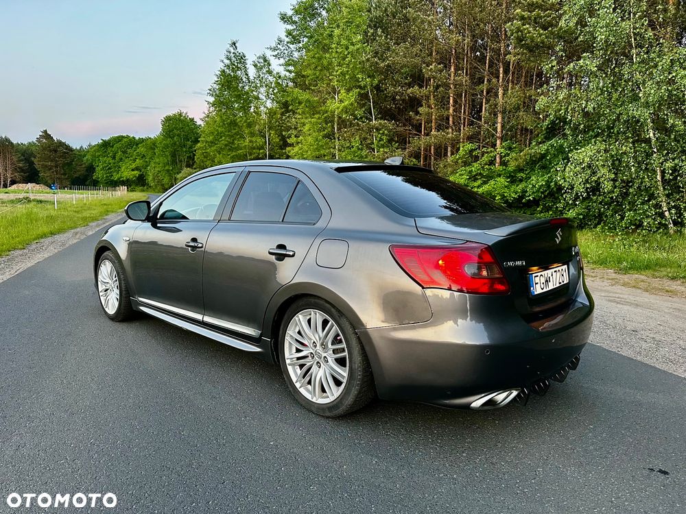 Suzuki Kizashi 2.4 Sport 4WD CVT - 3