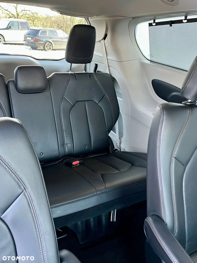 Chrysler Pacifica - 15