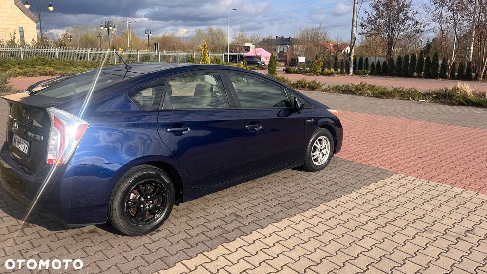 Toyota Prius (Hybrid) - 3