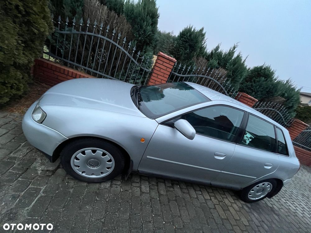 Audi A3 3-drzwiowe 1.8T Ambiente - 2