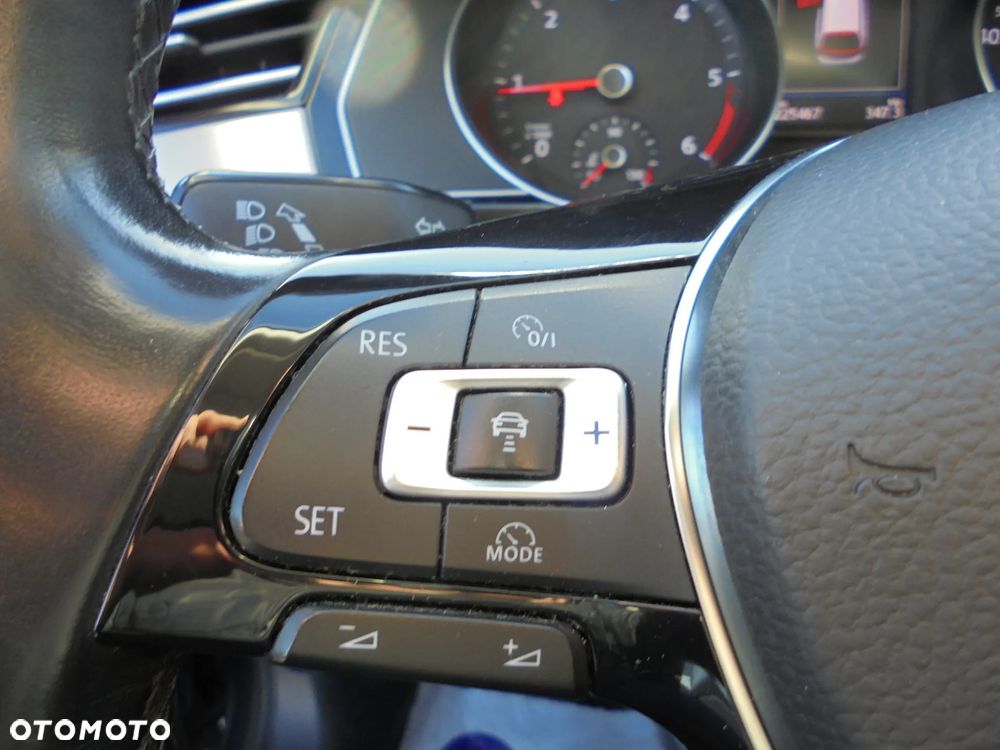 Volkswagen Passat Variant 2.0 TDI SCR BlueMotion Highline - 23