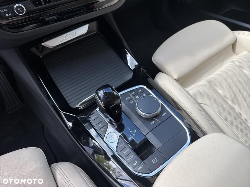 BMW X3 xDrive30e - 16