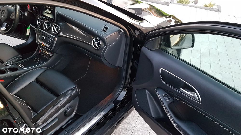 Mercedes-Benz GLA 180 7G-DCT AMG Line - 26