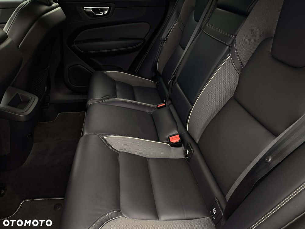 Volvo XC 60 D4 R-Design - 8