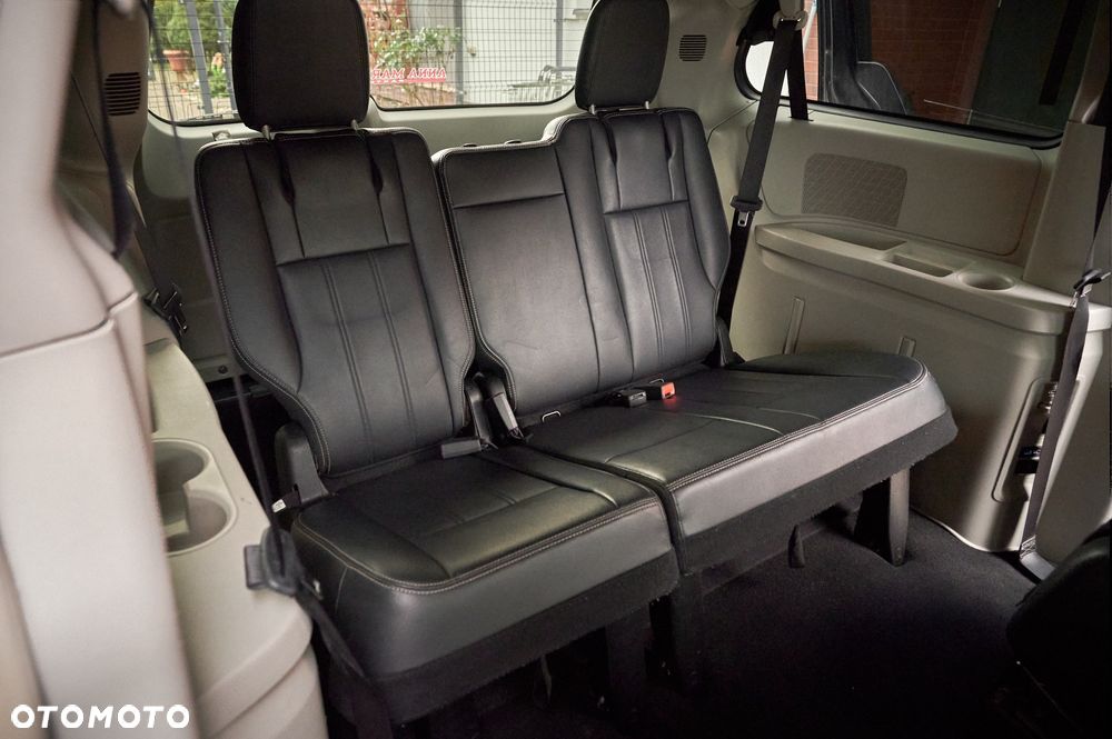 Chrysler Town & Country 3.6 Limited - 33