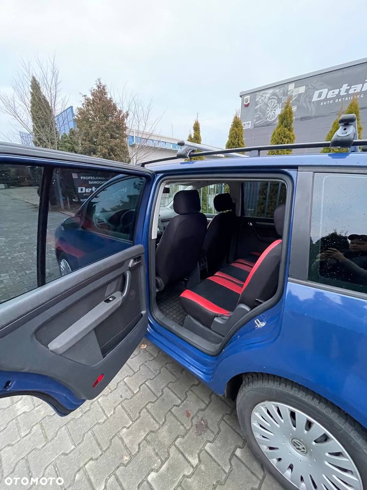 Volkswagen Touran 1.9 TDI Conceptline DSG - 32