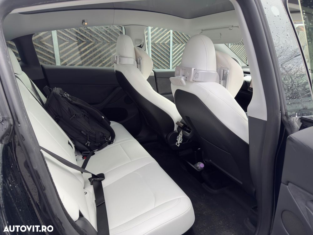 Tesla Model Y Long Range AWD - 8