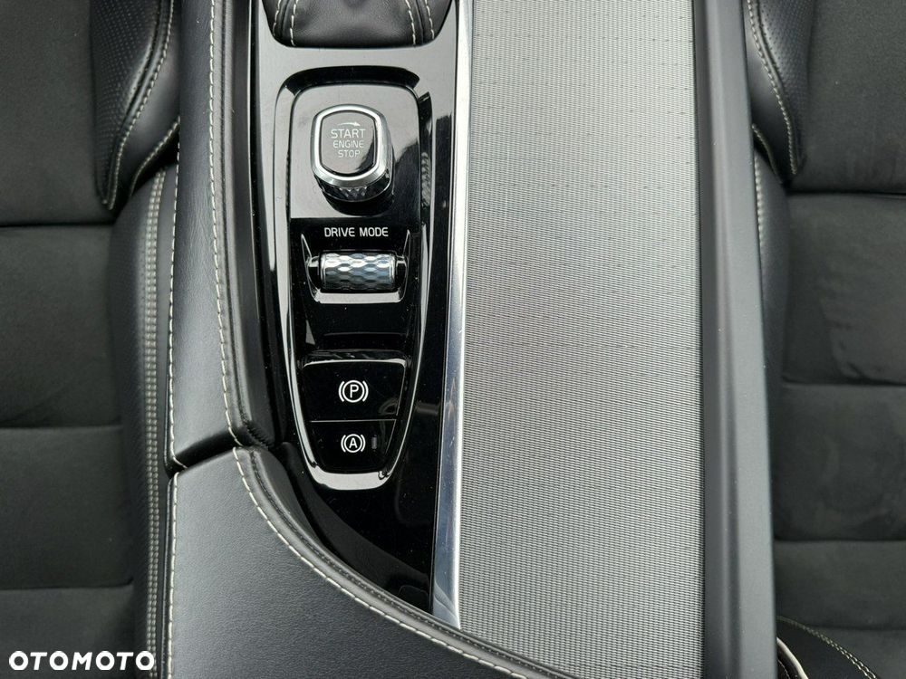 Volvo V90 D4 R-Design - 34