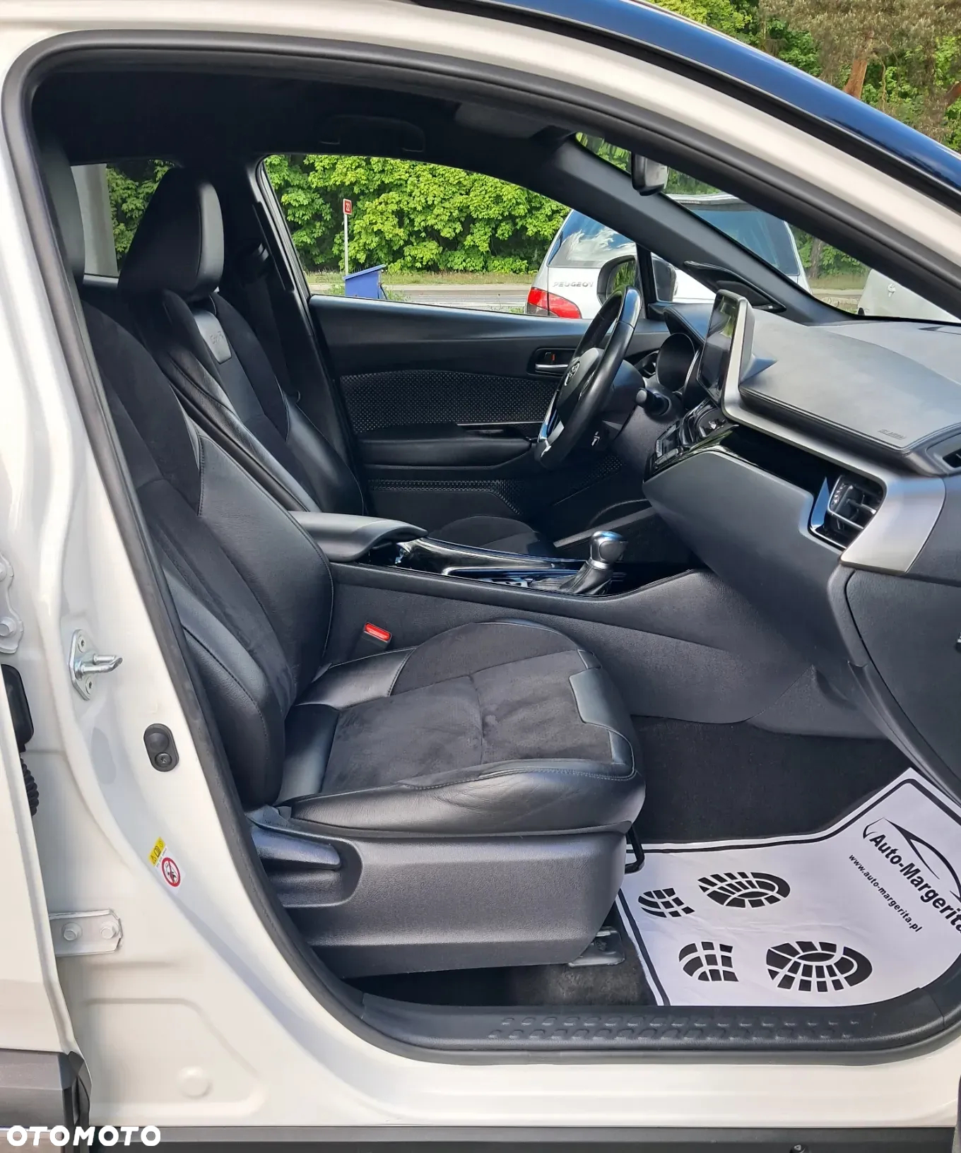 Toyota C-HR 1.8 Hybrid Neon Lime powered by JBL - 10