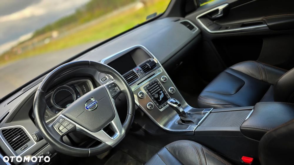 Volvo XC 60 D4 AWD Momentum - 15
