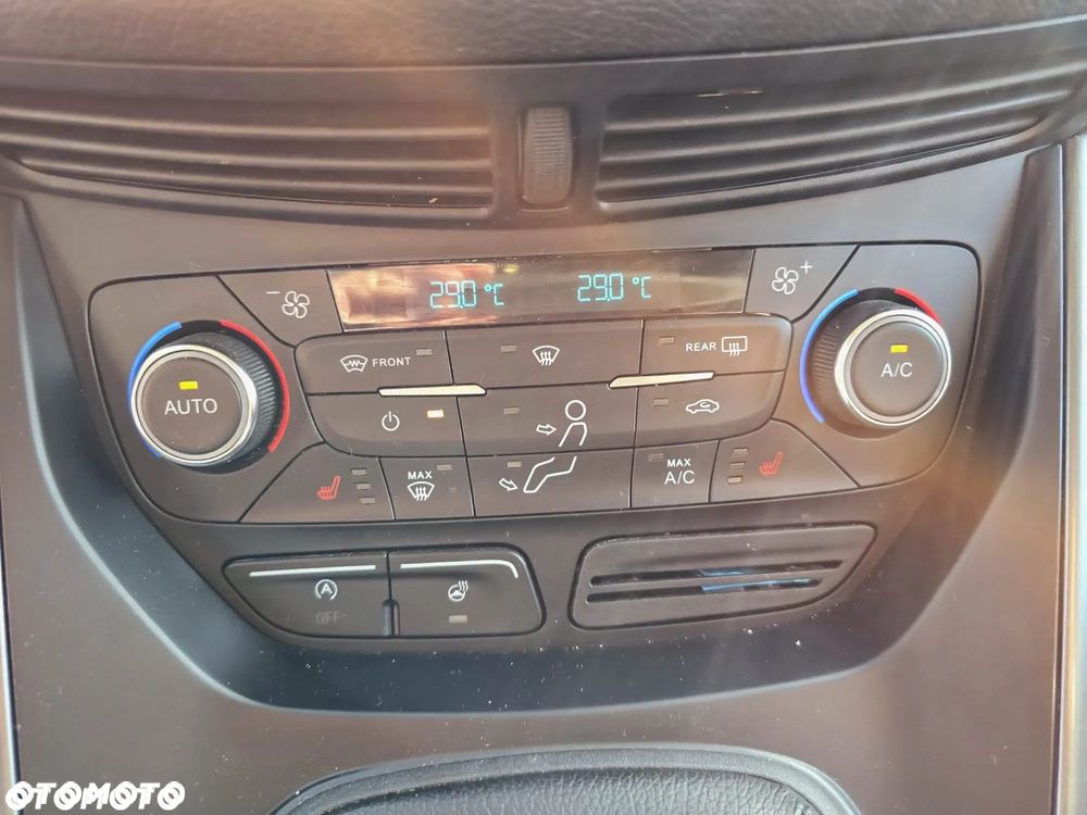 Ford Kuga - 37
