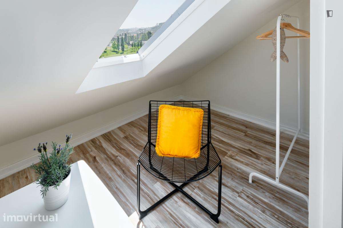 Quarto - localizado em Baixa de Santa Clara Coimbra - Grande imagem: 4/8