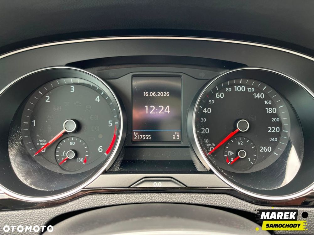 Volkswagen Passat - 16